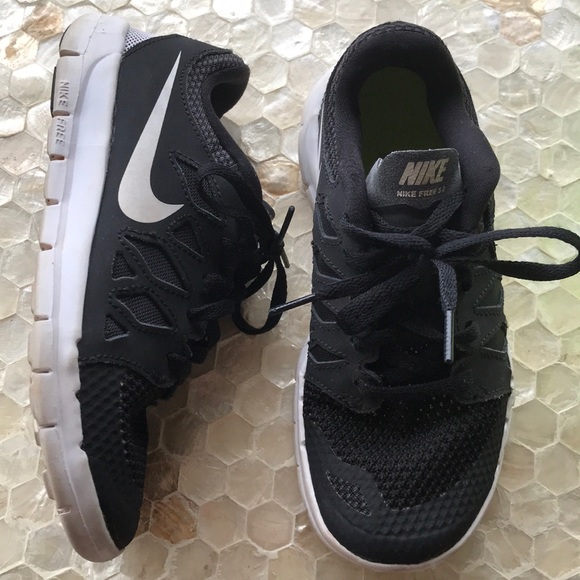 boys nike shoes size 1.5